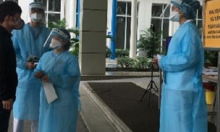 6.000 người ở TP.HCM phải lấy mẫu xét nghiệm khẩn cấp sau ca dương tính với SARS-CoV-2 khám tại BV Vinmec