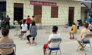 Ấm lòng những 'Siêu thị 0 đồng' ở Bắc Giang giúp đỡ công nhân mùa dịch