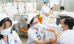 Đề xuất Chính phủ bổ sung công nhân lao động vào diện ưu tiên tiêm vaccine