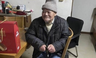 Cụ ông 88 tuổi viết di chúc để lại chục tỷ cho người bán hoa quả xa lạ