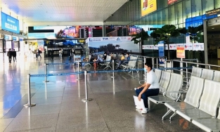 Sân bay Nội Bài dừng nhập cảnh hành khách