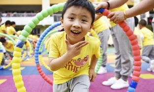 Trung Quốc cho phép các cặp vợ chồng sinh con thứ ba 