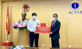 Tập đoàn Vingroup tặng Bộ Y tế 30 máy xét nghiệm Covid-19 qua hơi thở đầu tiên trên thế giới và 2 triệu mẫu test tổng giá trị 460 tỷ đồng