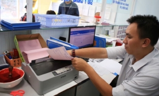 Những thủ tục hành chính cấp bách nào được nộp trực tiếp mùa Covid?