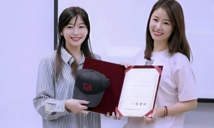 Lâm Tâm Như có bằng thạc sĩ ở tuổi 45 khiến dư luận bất bình