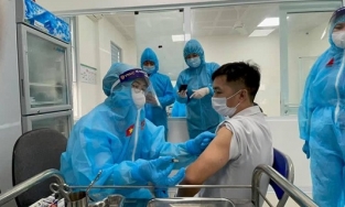 Triển khai tiêm vaccine Covid-19 cho người dân trên địa bàn Hà Nội