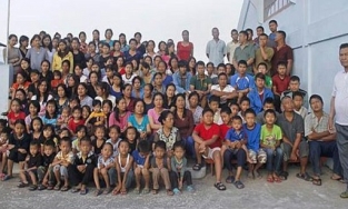 Người đàn ông nhiều vợ nhất thế giới - chồng của 38 người vợ và cha của 89 đứa con qua đời ở tuổi 76 