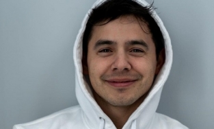 Ca sĩ David Archuleta tiết lộ có cảm xúc như nhau với cả nam và nữ