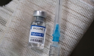 Việt Nam ký thỏa thuận với Nga về việc gia công 5 triệu liều vaccine Sputnik V một tháng
