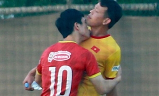 Tiền đạo Công Phượng 'quấy' thủ môn Tấn Trường đến mất ăn mất ngủ