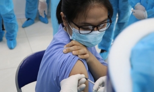 Những ai cần thận trọng, những ai không được tiêm vaccine Covid-19?