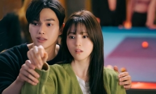 'Tiểu tam Thế giới hôn nhân' Han So Hee quyến rũ khi diễn cảnh yêu đương