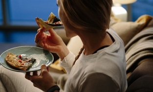 4 thói quen ăn uống cần loại bỏ ngay để không bị tăng số đo vùng bụng