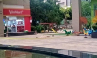 Hà Nội: Cháu bé 5 tuổi rơi từ tầng 11 chung cư xuống đất và tử vong