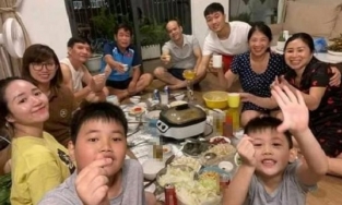 Gương mặt bầu bĩnh lên trông thấy, bà xã Xuân Trường 'có tin vui'?