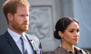 Harry - Meghan muốn về Anh làm lễ rửa tội cho con gái: 'Đừng đùa với lửa'