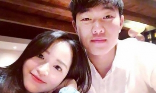 Xuân Trường không cười với fan nữ vì Nhuệ Giang ghen, thừa nhận rất sợ vợ