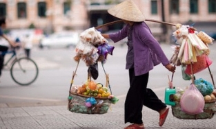 Người bán hàng rong, quà vặt ở Hà Nội sẽ được hỗ​ trợ 3 triệu đồng