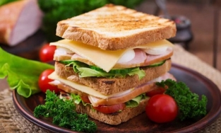 1 lát bánh mì Sandwich bao nhiêu calo?