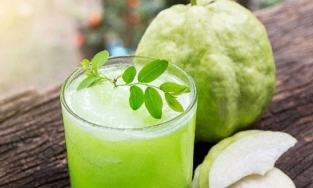 1 quả ổi chứa bao nhiêu calo? Ăn nhiều ổi có tốt không?