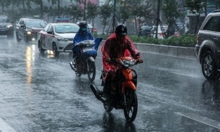 Áp thấp nhiệt đới ở vùng biển Philippines mạnh lên thành bão Conson và hướng vào Biển Đông