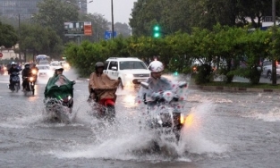 Bão Conson giật cấp 11, dự báo đêm nay sẽ vào Biển Đông