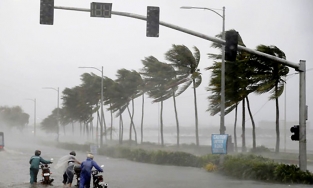 Bão số 5 hướng vào bờ biển Huế - Đà Nẵng