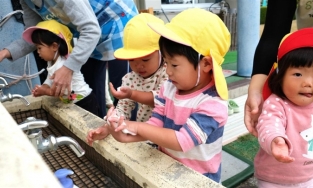 1 làng ở Trung Quốc hỗ trợ gần 350 triệu cho người sinh con từ sau 1/9