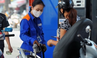 Giá xăng trong nước tăng lên mức cao nhất trong 3 năm qua