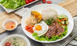 Cơm tấm bao nhiêu calo? Ăn nhiều cơm tấm có tốt không?