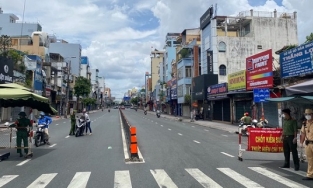 8 hoạt động được cho phép sau 30/9 tại TP.HCM, học sinh tiếp tục học online