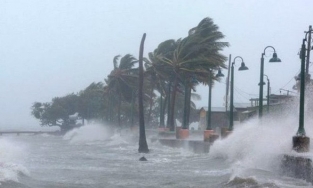 Vùng áp thấp trên Biển Đông khả năng mạnh lên thành bão, miền Trung mưa lớn 3 ngày