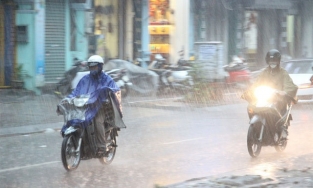 Biển Đông hứng thêm bão cấp 11, Bắc Bộ trở lạnh kèm mưa dông