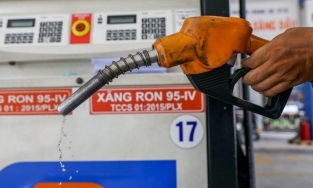 Từ 15h chiều 11/10, giá xăng tăng lên mức cao nhất trong 7 năm