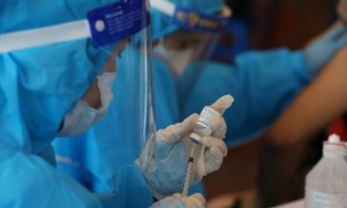 Trước khi tiêm vaccine Covid-19 cần chuẩn bị gì cho trẻ?