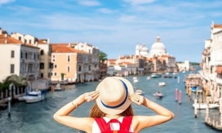 Người tiêm đủ 2 mũi vaccine chỉ cần khai báo y tế khi đi du lịch nội địa 