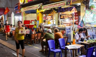 TP.HCM: Mở lại dịch vụ ăn uống tại chỗ trong tuần tới