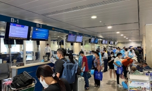 Dừng kê khai bản cam kết phòng dịch Covid-19 khi đi tàu, máy bay