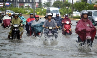 Áp thấp nhiệt đới vào gần bờ, khu vực Nam Trung Bộ mưa lớn