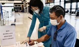 Bộ GTVT yêu cầu khách đi máy bay vẫn phải kê khai thông tin trên giấy