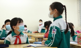 Dù chưa tiêm vắc xin, học sinh Hà Nội vẫn có thể đi học lại
