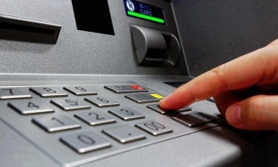 Cách kích hoạt thẻ ATM gắn chíp mà không phải tới ngân hàng