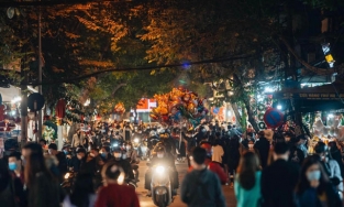 Hà Nội dừng mọi hoạt động vui chơi Noel, cấm xe quanh hồ Gươm và Nhà thờ lớn