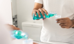 Súc miệng bằng nước công thức CPC giảm lây nhiễm biến thể SARS-CoV-2 đến 99,9% sau 30 giây