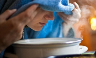 Chuyên gia khuyến cáo F0 chỉ nên xông phòng, không nên xông lá trực tiếp