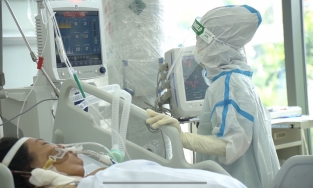 Khỏi Covid, nhiều bệnh nhân tái nhập viện những ngày cận Tết vì chủ quan