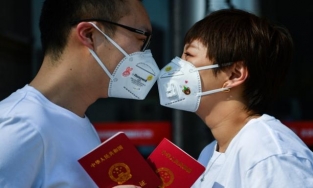 Nguyên nhân nhiều cặp đôi ở Trung Quốc chọn ngày 22/2 để đăng ký kết hôn