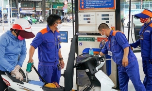 Từ 15h chiều nay, xăng tăng giá lên mức cao nhất trong vòng 17 năm 