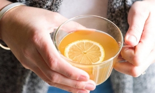 Nếu phụ nữ uống chanh mật ong vào thời điểm này vừa giúp thải độc lại có làn da căng mịn