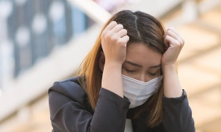 Cách điều trị hội chứng sương mù não, chữa rụng tóc, mất ngủ hậu Covid